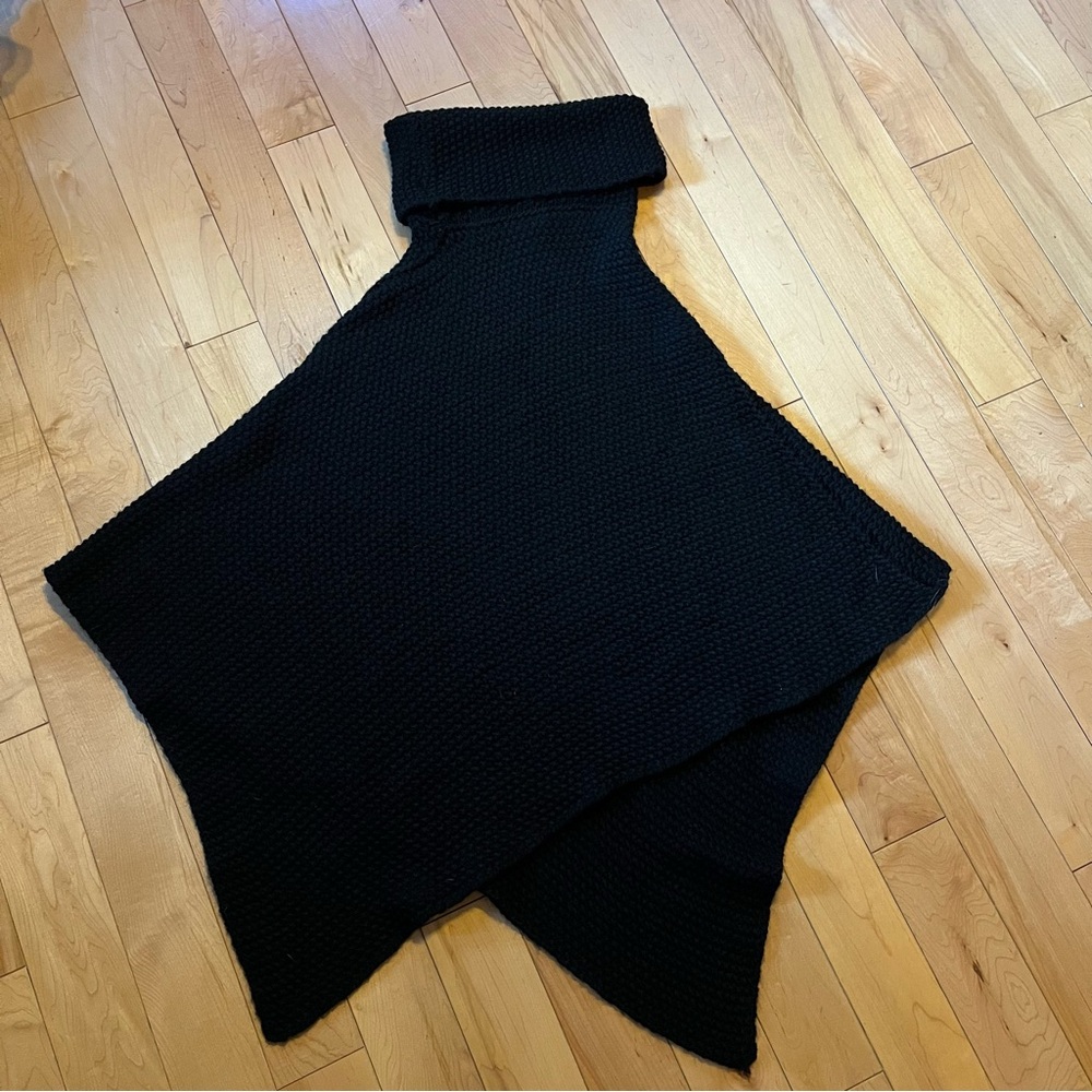 Cocogió Asymmetrical Black Knit Shawl Poncho Wool blend one size - Picture 5 of 5